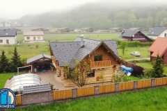 Brúsenie a náter zrubu v obci Valča