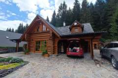 Umývanie a natieranie zrubového domu a altánku